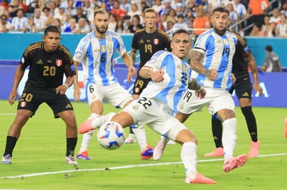 El combinado pampero, sorteó de manera perfecta la fase de grupos en la Copa América 2024, sin recibir gol y derrotando a Canadá, Chile y Perú, por lo que parte como favorito hoy ante el combinado de Ecuador.
