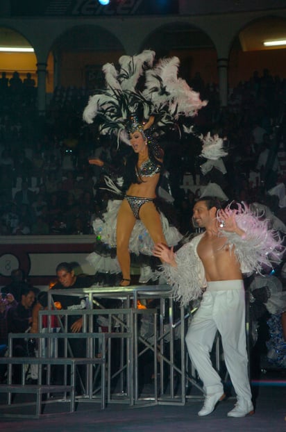 Maribel Guardia. Llegó como 'Aventurera' a La Laguna el primero de noviembre de 2009; dicha obra se desarrolló en dos funciones en el Coliseo Centenario.