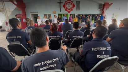 Brigada de Salud atiende a Bomberos y Protección Civil de Monclova