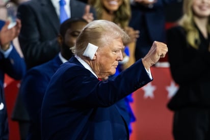 Así fue la reaparición de Donald Trump con la oreja vendada ante los republicanos en Milwaukee