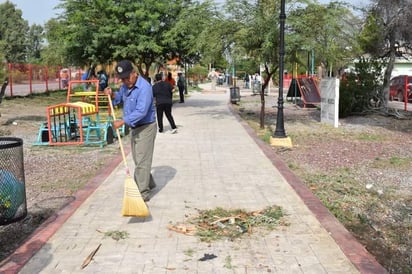 Realizan limpieza en el espacio público que se encuentra en el bulevar Miguel Hidalgo, en San Pedro