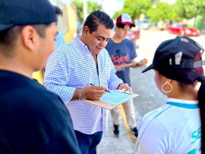 Inicia Alejandro Mata recolección de firmas en Gómez Palacio