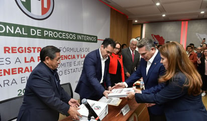 “Alito” Moreno registra candidatura como aspirante a la presidencia del PRI