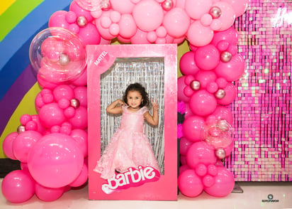 Alahia lució en su festejo como Barbie, su muñeca favorita.
