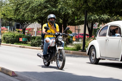 Casco y licencia obligatoria para conductores de motocicicleta