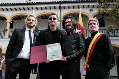Reconocimiento. A los chicos de Morat se les entregó la Orden Civil al Mérito José Acevedo y Gómez en el grado de Cruz de Plata.