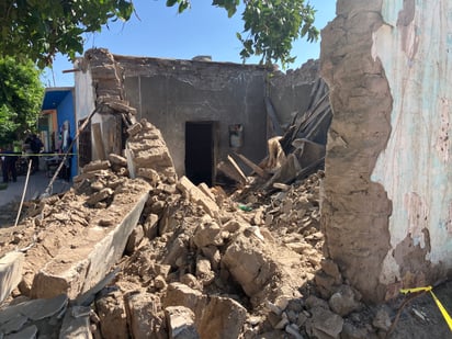 Derrumbe de una vivienda en el sector Centro de la ciudad de Lerdo. (EL SIGLO DE TORREÓN)