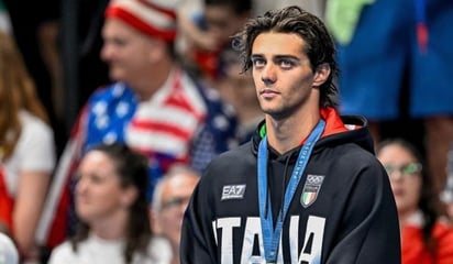 ¿Quién es Thomas Ceccon, el nadador italiano que ha robado las miradas en París 2024?