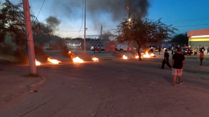 Protesta vecinal por presunto abuso policial en Torreón