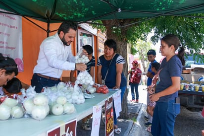 El diputado Alberto Hurtado Vera realizó la segunda jornada del “Mercadito sobre ruedas”. (ARCHIVO)