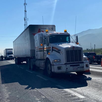 Falta de seguridad en carreteras no permite descanso de choferes de tráileres