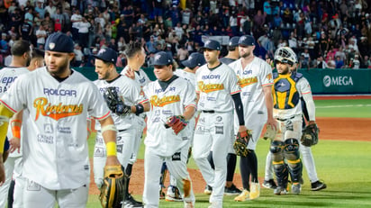 Rieleros de Aguascalientes blanquean a Sultanes y siguen vivos