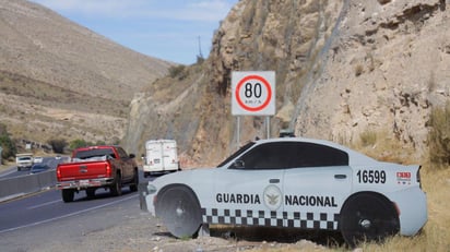 Desde 2020 se solicitó vigilancia para que automovilistas bajaran su velocidad en el tramo, sin embargo, CAPUFE colocó
una patrulla de cartón o virtual. (HILDA SEVILLA)