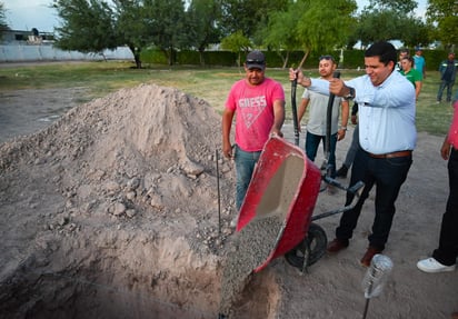 Alcalde de Lerdo, arranca obras de rehabilitación de Campos México 98