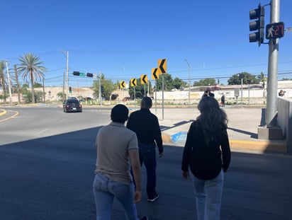 Se desgasta señalización en crucero de bulevar Independencia y Comonfort