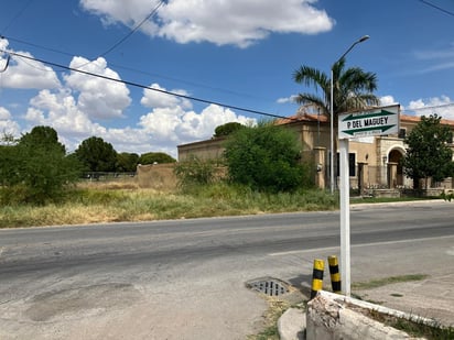 En la colonia El Campestre La Rosita ha disminuido la presión en las tomas de agua, señalaron vecinos. (EL SIGLO DE TORREÓN)