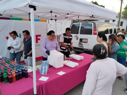 Por parte del DIF Torreón, se instaló un puesto de atención alimentaria. (EL SIGLO DE TORREÓN)