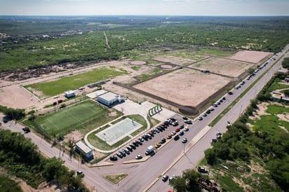 Inauguran tres canchas de fútbol en Piedras Negras con inversión de 8.8 millones de pesos