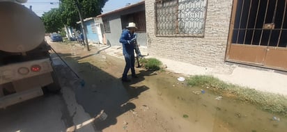 Realiza Sideapa labores de limpieza en drenaje en Gómez Palacio.