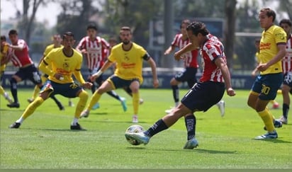 Su desborde por la banda izquierda con el tiempo cumplido, terminó con la
asistencia para el empate a dos en Coapa frente al América. (Especial)