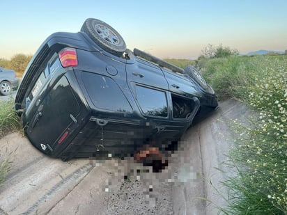 Una camioneta Ford Escape, modelo 2005, color negro. (EL SIGLO DE TORREÓN)