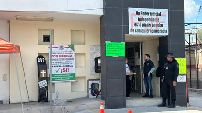 Realizan marcha en Monclova, trabajadores del PJF protesta contra la reforma Judicial