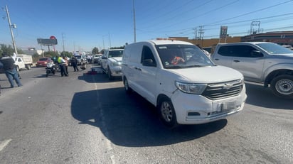 Motociclista repartidor de Farmacias del Ahorro. (EL SIGLO DE TORREÓN)