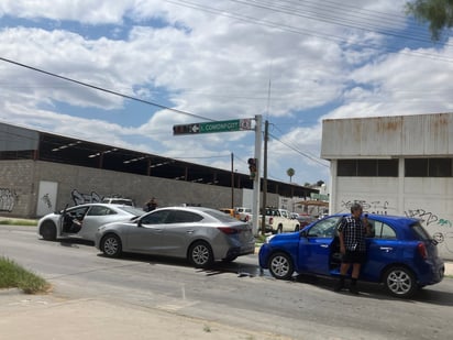 Mujer provoca choque múltiple al frenar repentinamente en Torreón