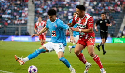 Cruz Azul golea a Necaxa y asegura liderato en Apertura 2024