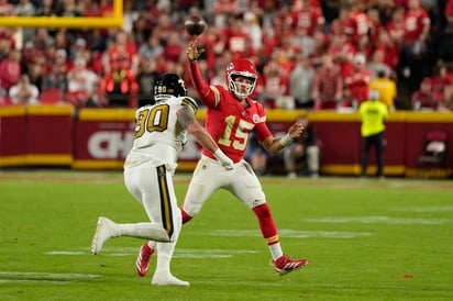 El quarterback Patrick Mahomes destacó en el encuentro consiguiendo un total de 331 yardas totales pese a conceder una intercepción.