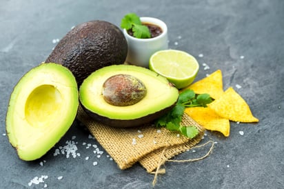 Consumir aguacate regularmente ofrece beneficios para el cerebro.