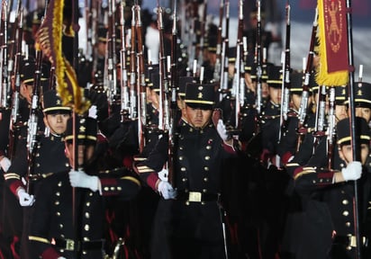 Conmemoran Bicentenario de la instauración de la República Mexicana