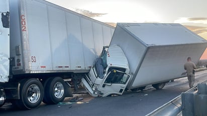 Dormita conductor y muere su copiloto en la autopista Torreón - Saltillo