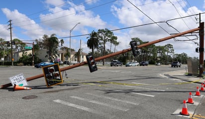 2 millones de usuarios aún sin electricidad en Florida tras el paso de Milton