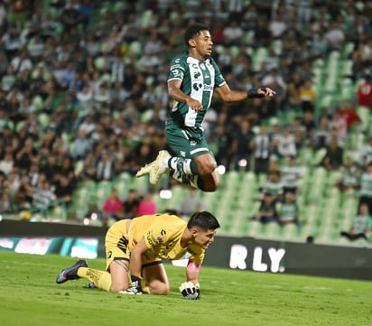 El ariete catracho Anthony Lozano emparejó los cartones en el Corona para evitar una nueva derrota del equipo lagunero.