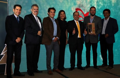 Grupo Lala reconocida con el premio bosque urbano bio papel