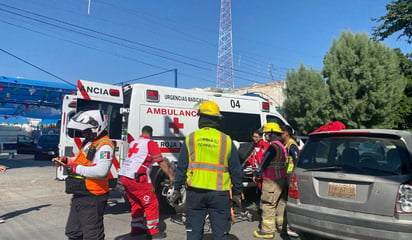 Se impactan auto y camioneta en el centro de Torreón