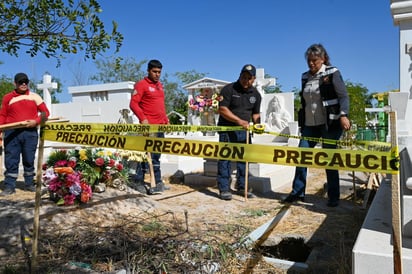 Se realiza la clausura de zonas que podrían causar accidentes, como las tumbas en proceso de construcción.