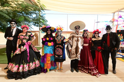 Se realizó un desfile de alumnos caracterizados de catrines y catrinas (EL SIGLO DE TORREÓN / ENRIQUE TERRAZAS)
