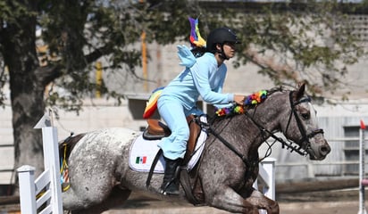 Celebran Día de Muertos, con salto ecuestre