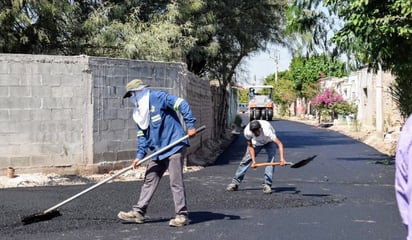 Supervisan obra de pavimentación en ejido Santa Mónica  de San Pedro