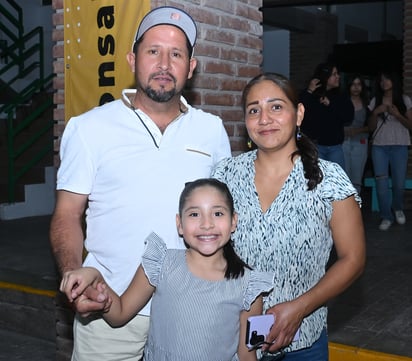 Juan Manuel Hernández, Marbel Pérez y Kiara Sofía Hernández (EL SIGLO DE TORREÓN/RAMÓN SOTOMAYOR)