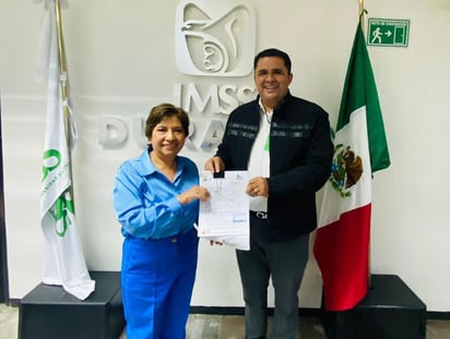 Alcalde de Lerdo entrega documentos del terreno que dona al IMSS para nuevo hospital en Lerdo