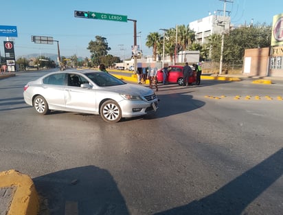 El vehículo señalado como presunto responsable es un sedán de la marca Honda, color gris. (EL SIGLO DE TORREÓN)