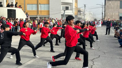 Desfile por el Aniversario de la Revolución en Monclova, 2023. 