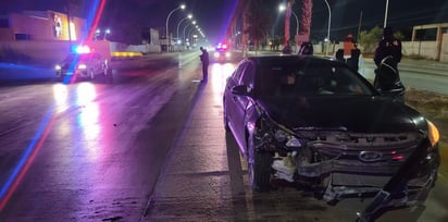 Conductor impacta su vehículo contra un motel en Gómez Palacio