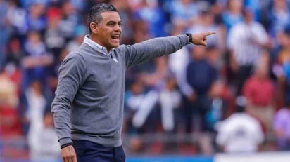 Héctor Altamirano se perfila como uno de los favoritos de la afición santista para llegar al timón albiverde, pues más allá de sus logros como entrenador, es bien recordado por su exitoso paso como jugador de Guerreros.