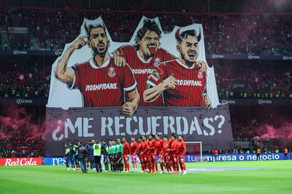 En la última jornada del campeonato, los aficionados del cuadro mexiquense recordaron al conjunto azulcrema con un espectacular tifo al máximo romperredes de las liguillas: el guaraní José Saturnino Cardozo.