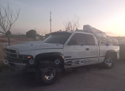 Camioneta de la marca Dodge, línea RAM, modelo 1999, color blanco. (EL SIGLO DE TORREÓN)