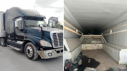 Tráiler que transportaba dos vehículos. (EL SIGLO DE TORREÓN)